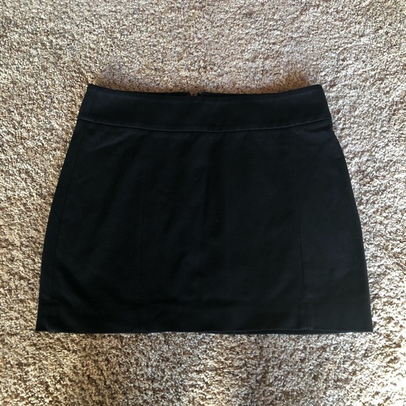 White House Black Market Dresses & Skirts - White House Black Market black short mini skirt/ size Small /